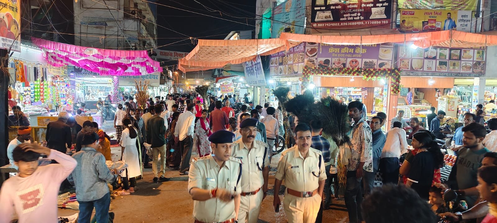 Additional SP inspected the market arrangements, praised the organized market and police duty.