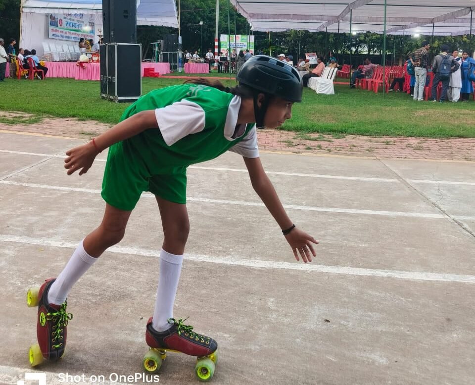 Pragya Tiwari, a student of Sandipani Vidyalaya Sukhtawa, participated in the state level skating competition.