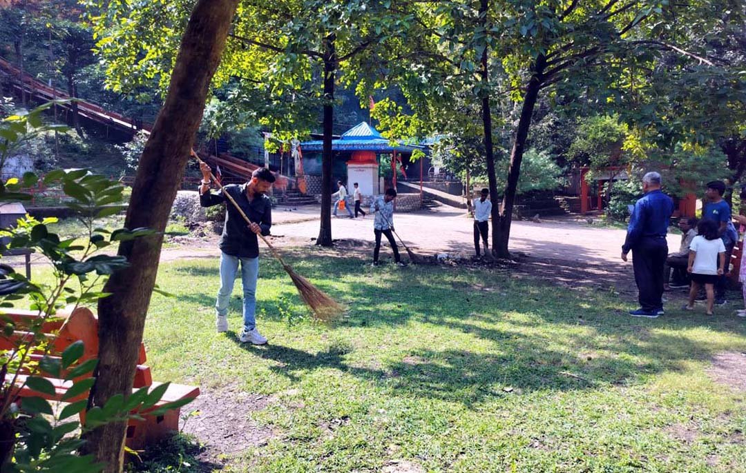Cleanliness drive carried out in Tilak Sindoor, message of environmental protection given