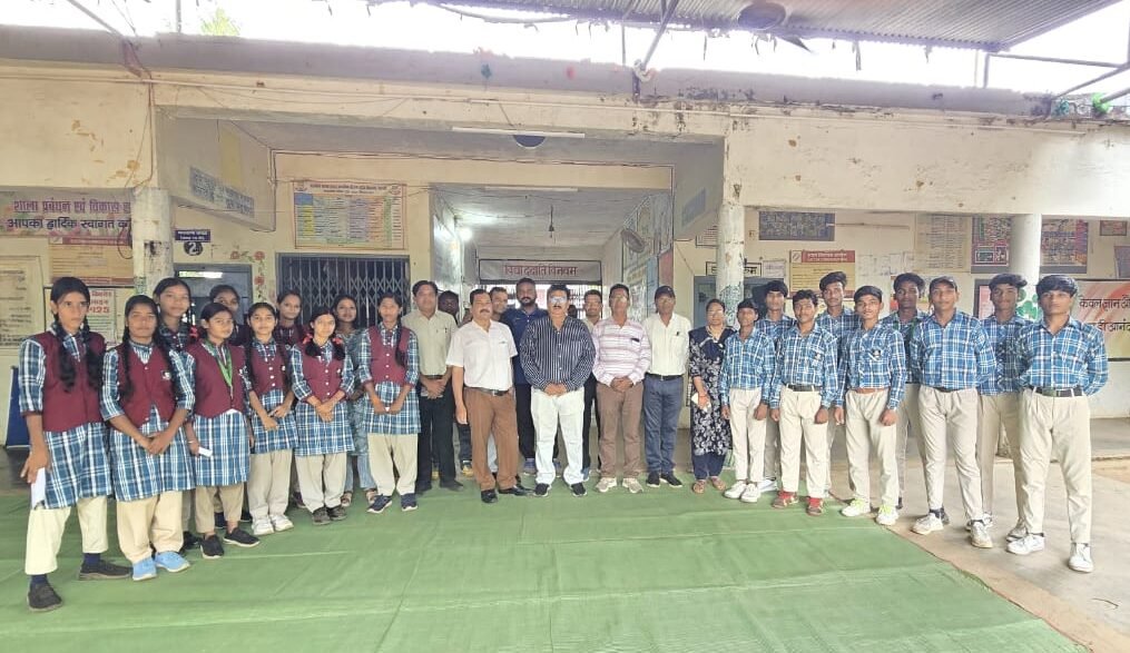 21 students of Government Sandipani School, Itarsi were selected for the state level school softball competition.