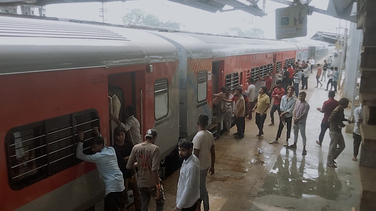 Railways has made elaborate arrangements for the convenience and safety of passengers for Chhath Puja.