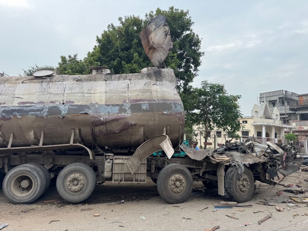 सनसनीखेज घटना : इटारसी में मुख्य मार्ग पर फटा खाली गैस टैंकर, जोरदार धमाके से 4 किमी तक दहला इलाका 2 Tankar 2