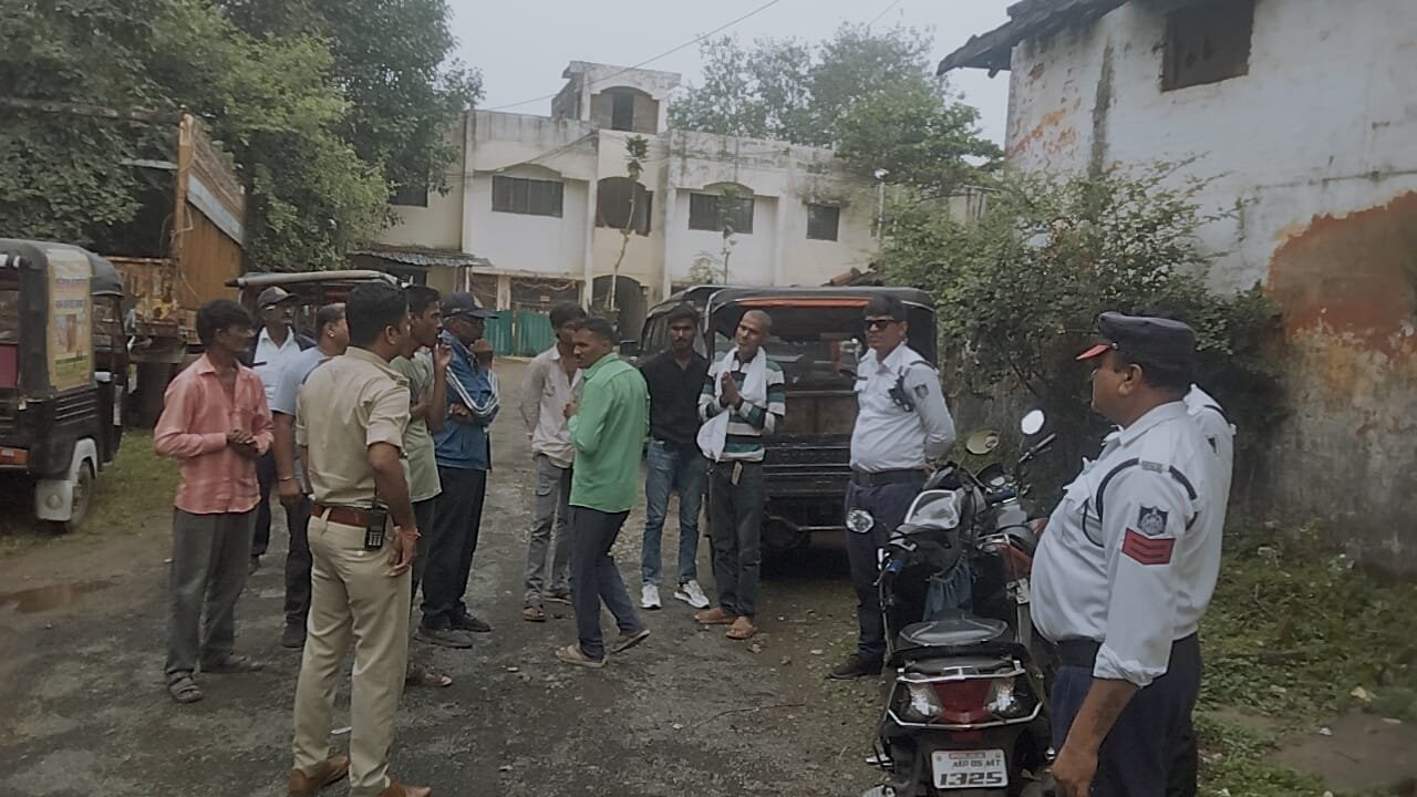 Action taken against traffic rule violators, 30 challans issued and a fine of Rs 7800 collected