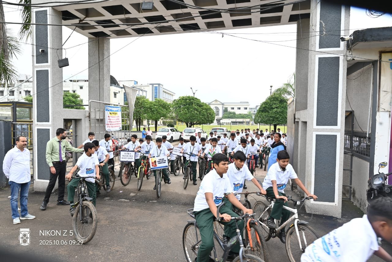 Vardhaman Public School students organised a cycle rally, spreading the message of 'Health and Wealth'.