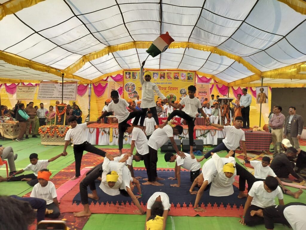 बिरसा मुंडा की 150 वीं जयंती वर्ष पर केसला में आयोजन, विद्यार्थियों ने दी मनमोहक प्रस्तुतियां 2 Birsa munda jayanti 2