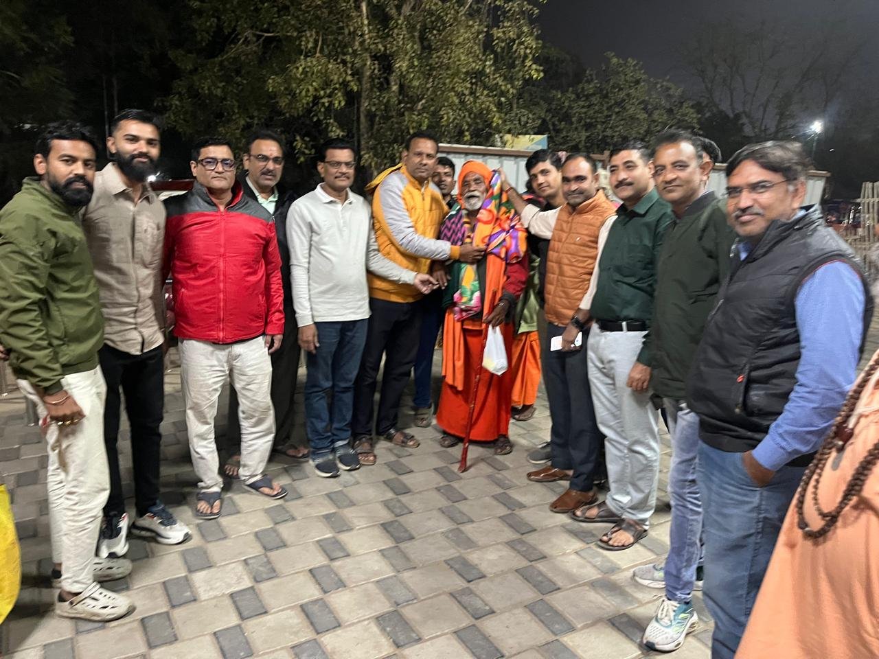 Chemist Association distributed 150 blankets at the railway station