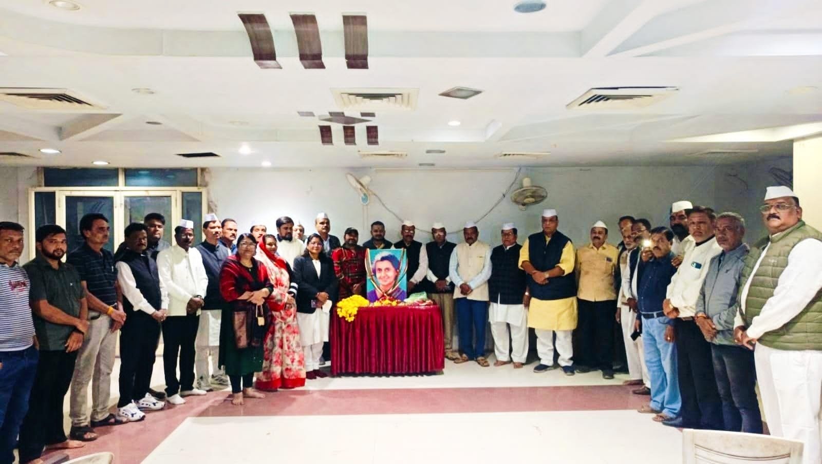 District Congress Seva Dal celebrated the birth anniversary of Ex Prime Minister Mrs. Gandhi.