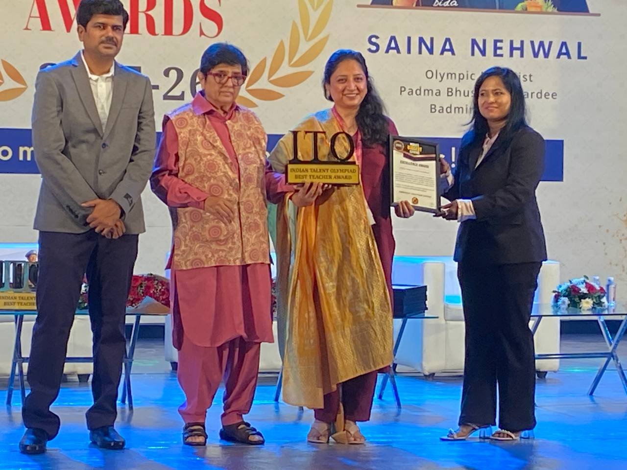 'Green Point School' on the national stage: Kiran Bedi and Saina Nehwal felicitate two outstanding teachers in Mumbai