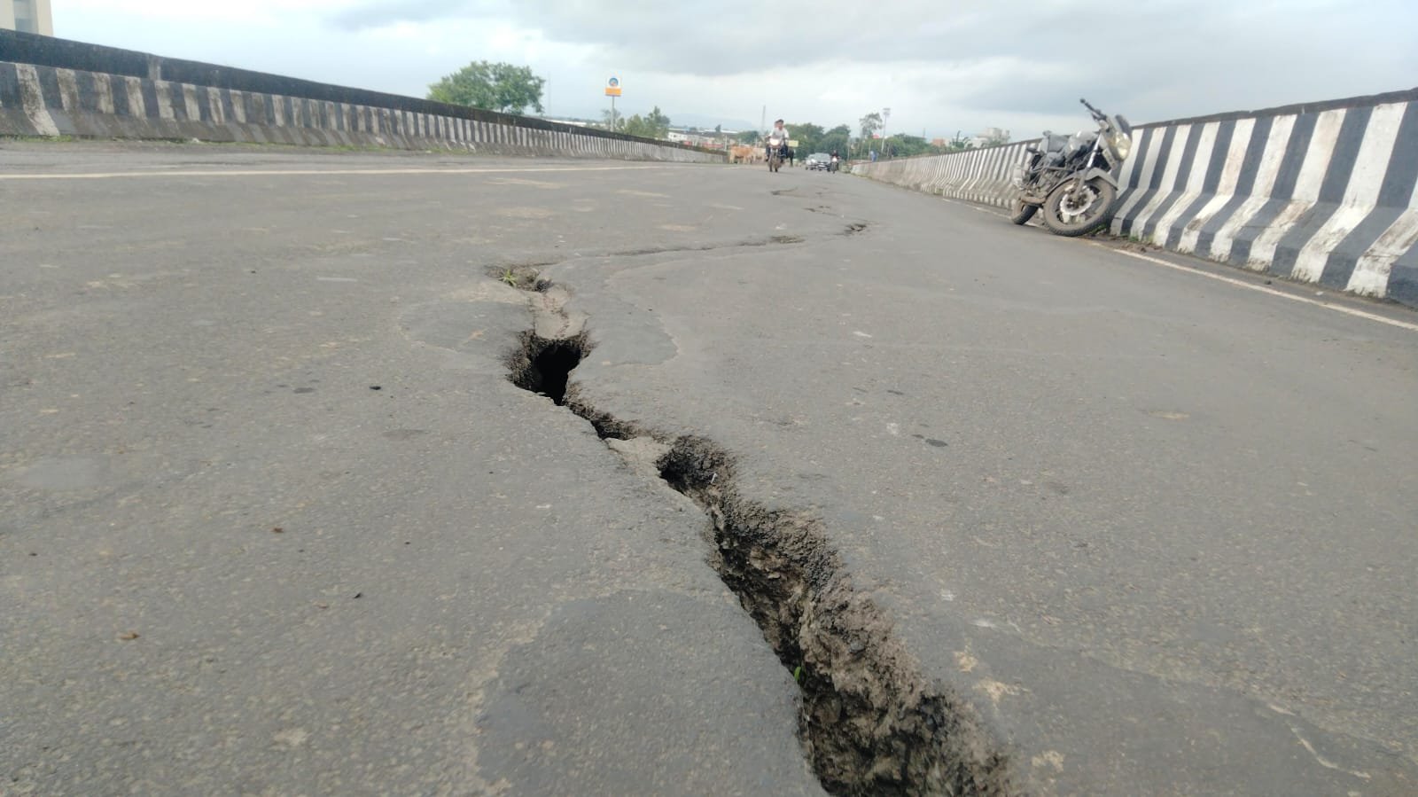 Dilapidated railway bridge poses grave danger: FIR sought in Itarsi