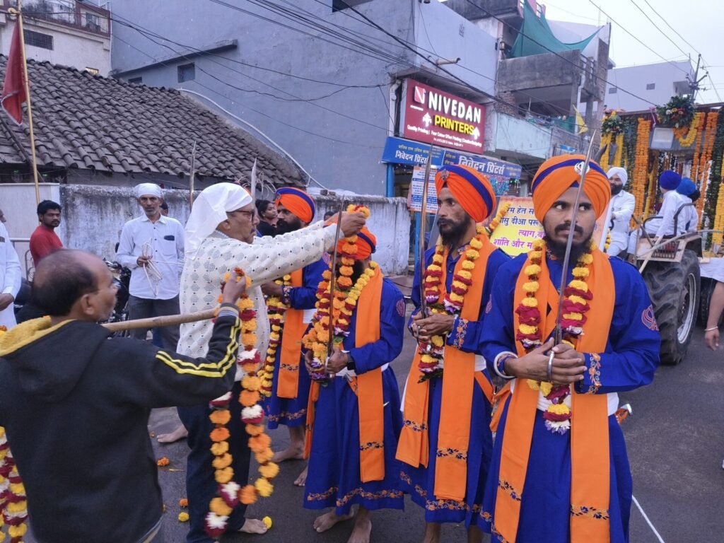 धार्मिक सद्भाव के साथ संपन्न हुआ भव्य नगर कीर्तन, इटारसी में 350 वॉ शहीदी पर्व जारी 2 Kirtan 1
