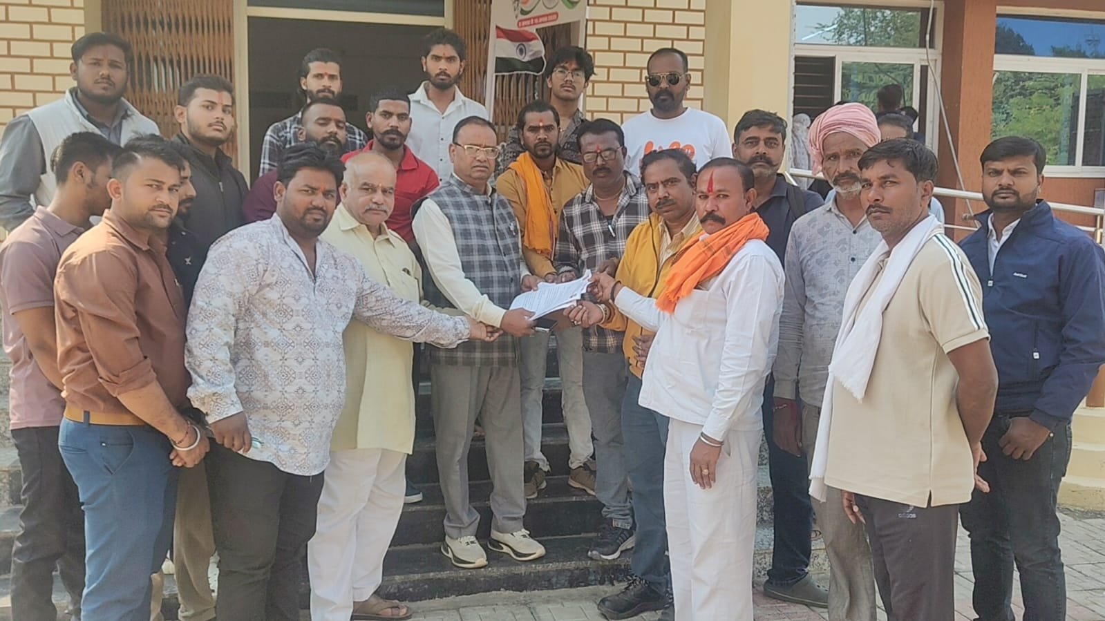 Dakshinmukhi Hanuman Temple dispute: Sangharsh Samiti submitted a memorandum to the SDM in the name of the Governor