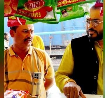 The 'vendor mafia' rules the railway station! Serious questions about food safety and hygiene