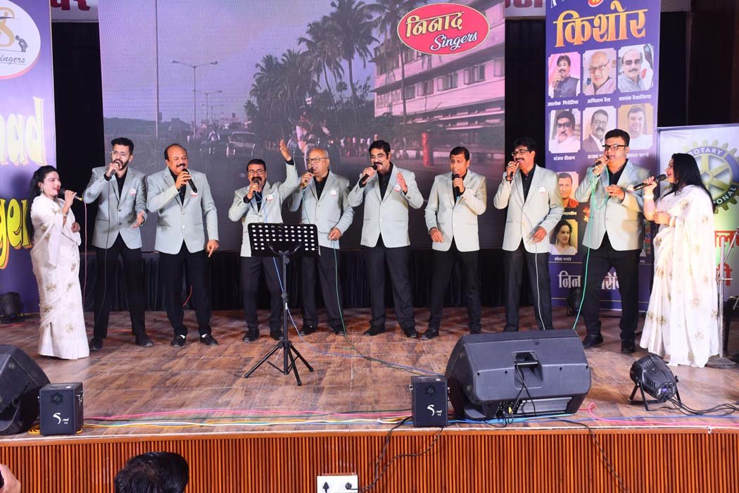 Kishore Da's evergreen songs resonated in Itarsi auditorium till late night.