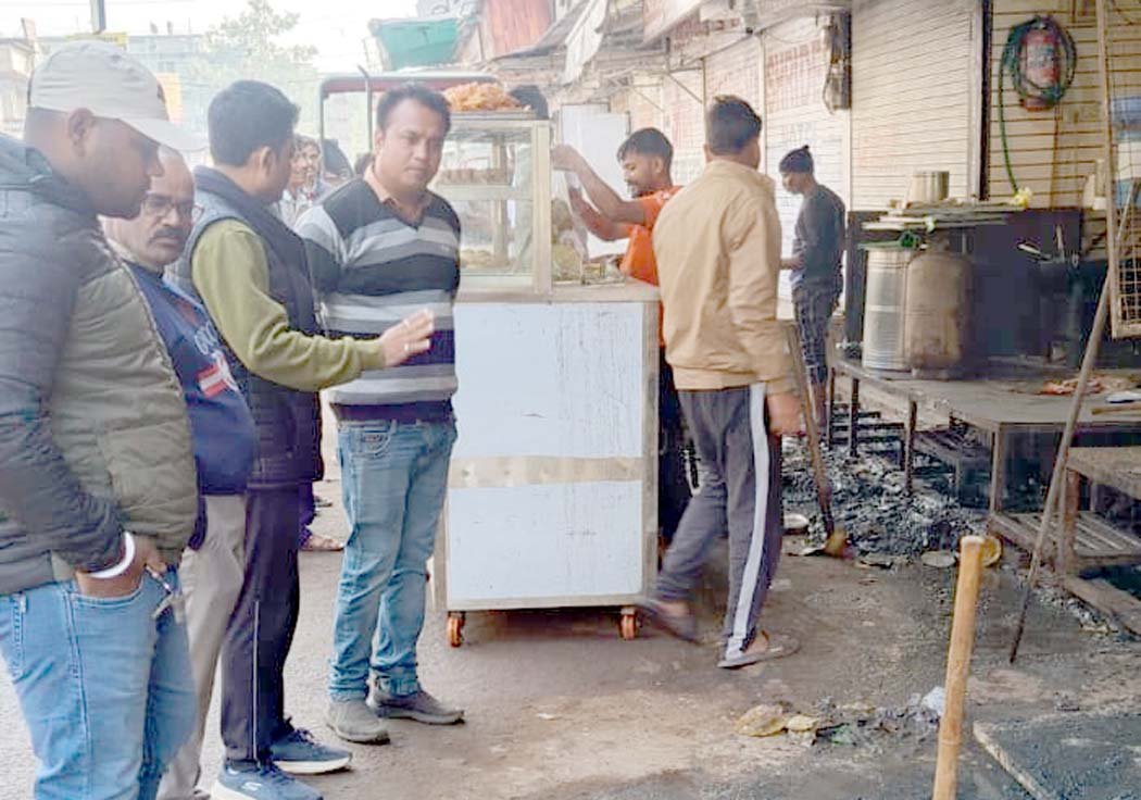 Seeing the dirt, the Health Chairman got angry at the shopkeepers and issued a warning.