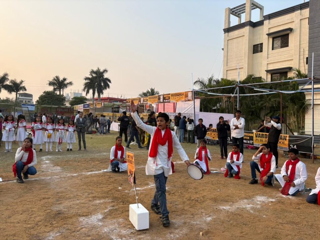 वर्धमान पब्लिक स्कूल में आयोजित किया भव्य कार्निवाल 'खुशियों का कारवां' 2 Varshman
