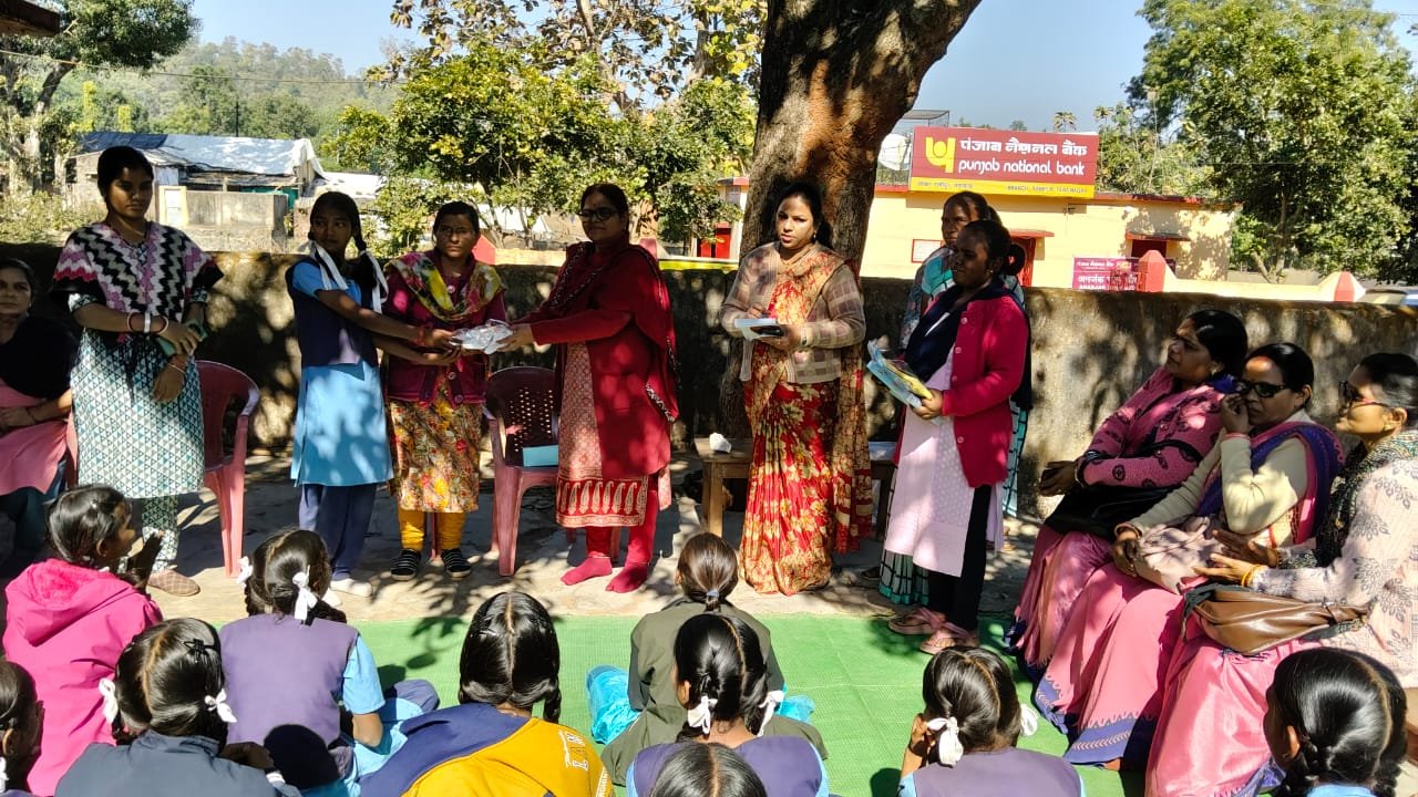 Under the Beti Bachao-Beti Padhao campaign, girls were made aware and took an oath against social evils.
