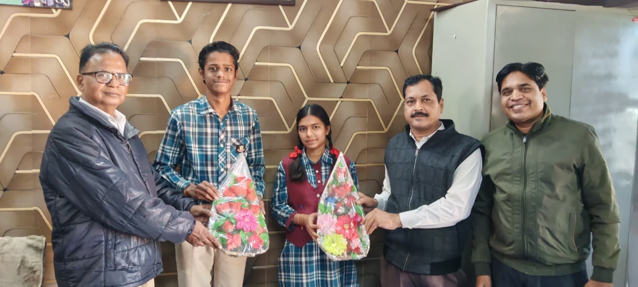 गुजरात शैक्षणिक भ्रमण के लिए शासकीय संदीपनि विद्यालय के दो मेधावी छात्रों का चयन 1 Two meritorious students of Government Sandipani Vidyalaya were selected for educational tour to Gujarat.