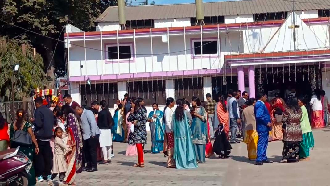 Christmas was celebrated with great enthusiasm at Friends Church, with prayers and various programs.