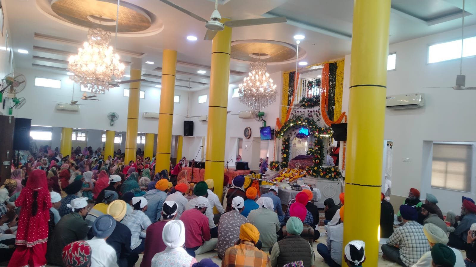 Guru Gobind Singh Ji's Prakash Parv: The Gurdwara resounded with Kirtan, and a large crowd gathered for the langar.