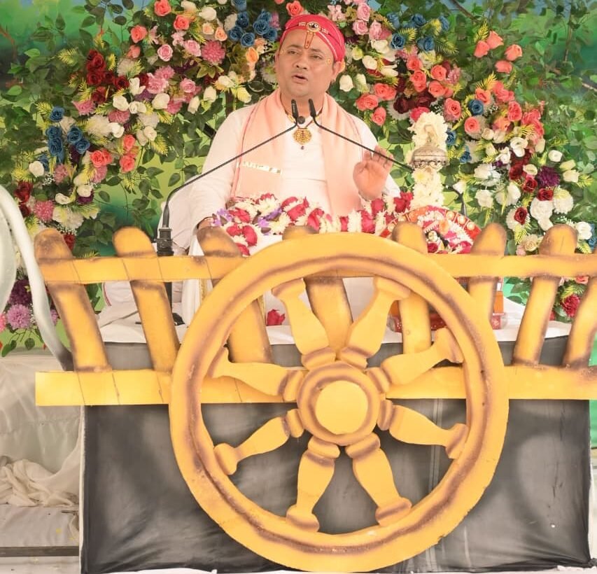 Nani Bai Ro Mairo Katha, devotees were moved with the resolve to serve cows.