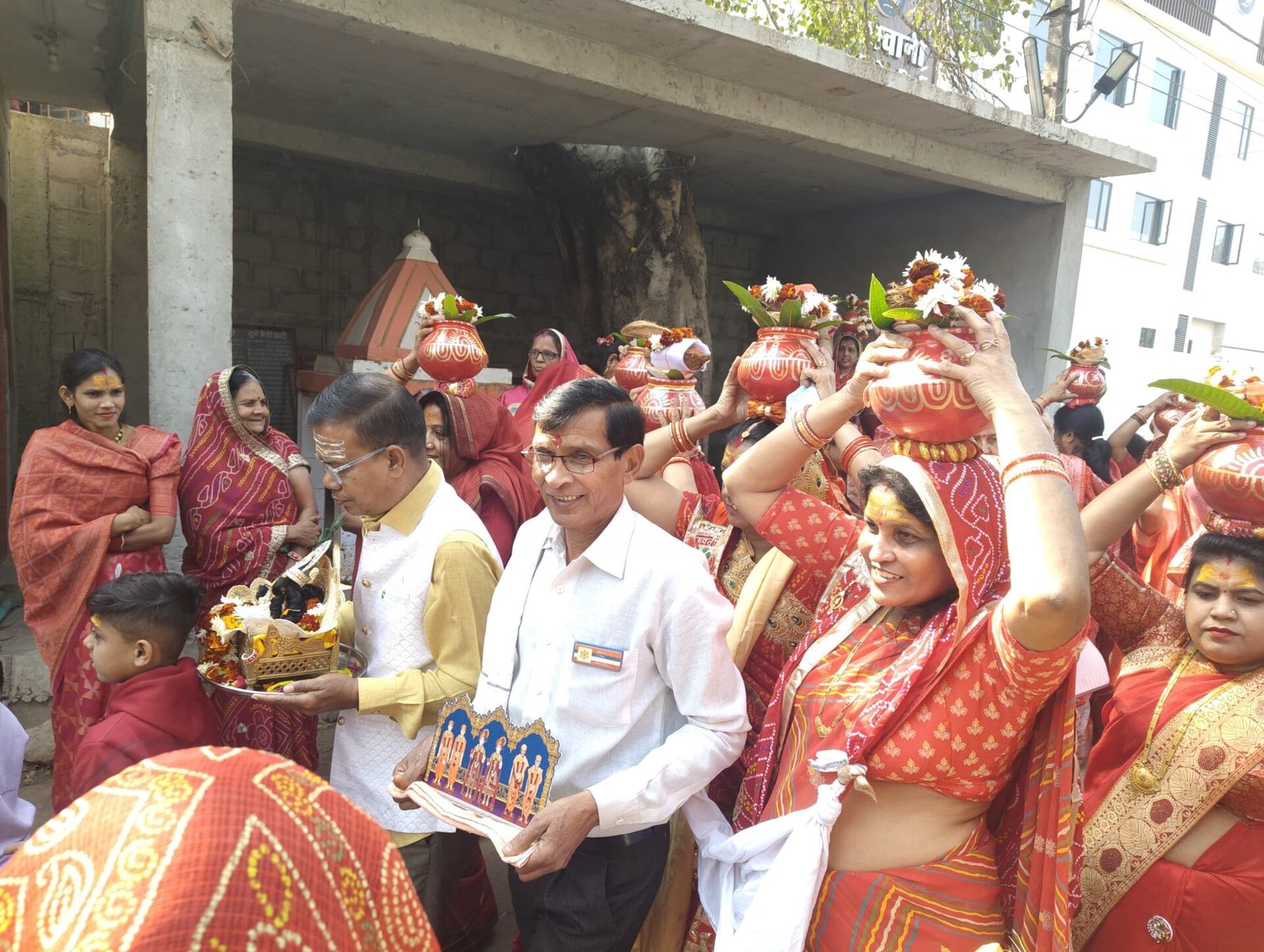 The area reverberated with the sound of Lord Shiva's Pran-Pratishtha, Kalash Yatra and drums at Shiva Park in Nyaya Colony.