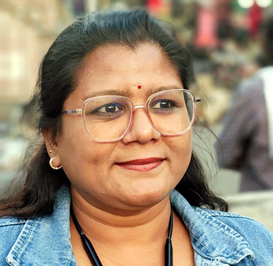 Congress staged a unique protest in Itarsi today against Minister Vijay Shah's remarks