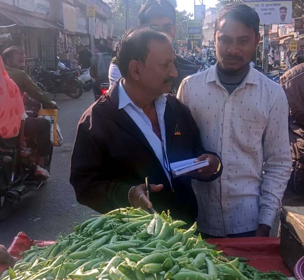 The Municipal Corporation performed the ritual of encroachment, the staff moved forward, the goods came back on the road.