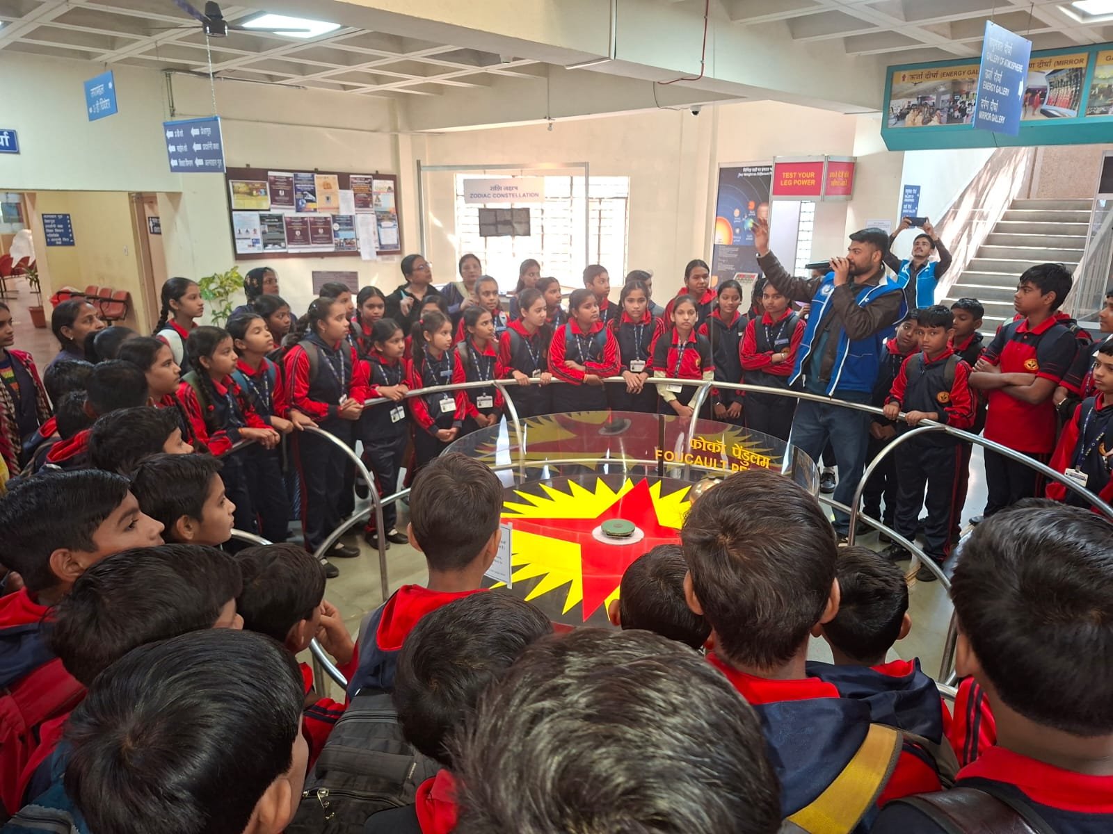 Little stars shine with science and bravery, exciting educational tour of SMV School children