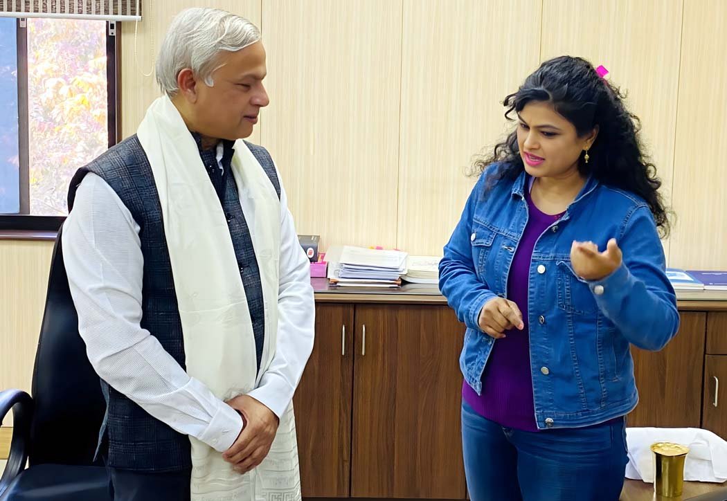 Brand Ambassador Sarika met Deepak Singh, Secretary, State Election Commission.