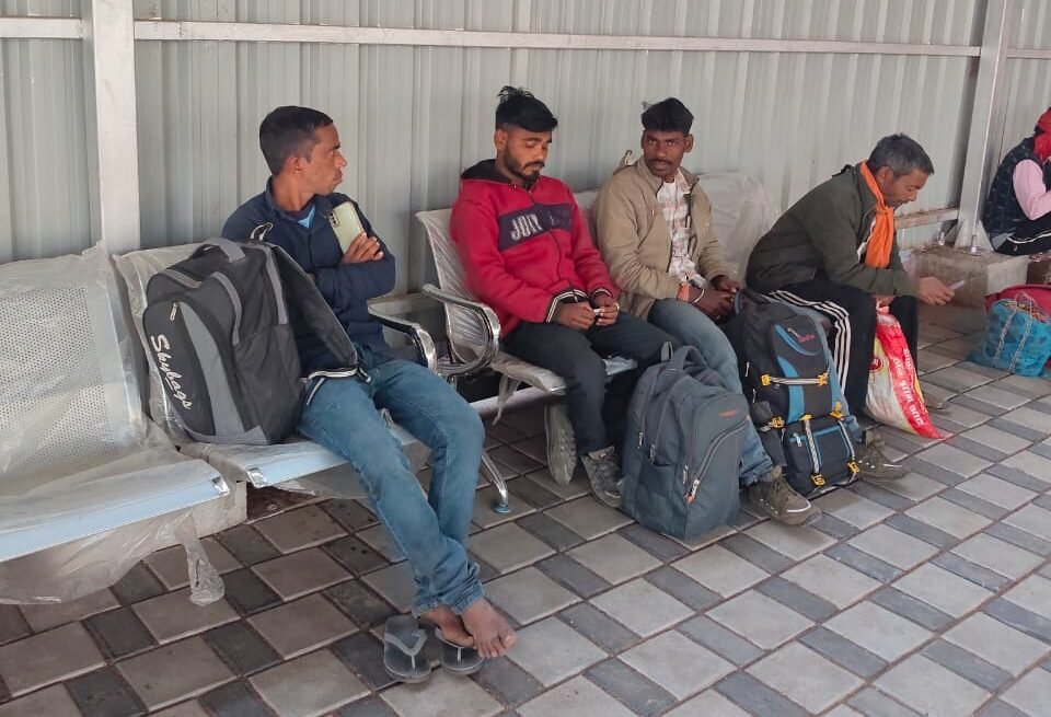 Itarsi Railway Station: Seating arrangements made in front of the new ticket window, water will be available from Monday