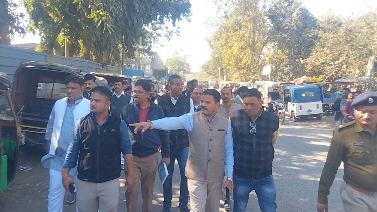 Emphasis on passenger convenience amid Amrit Bharat work, inspection of railway station