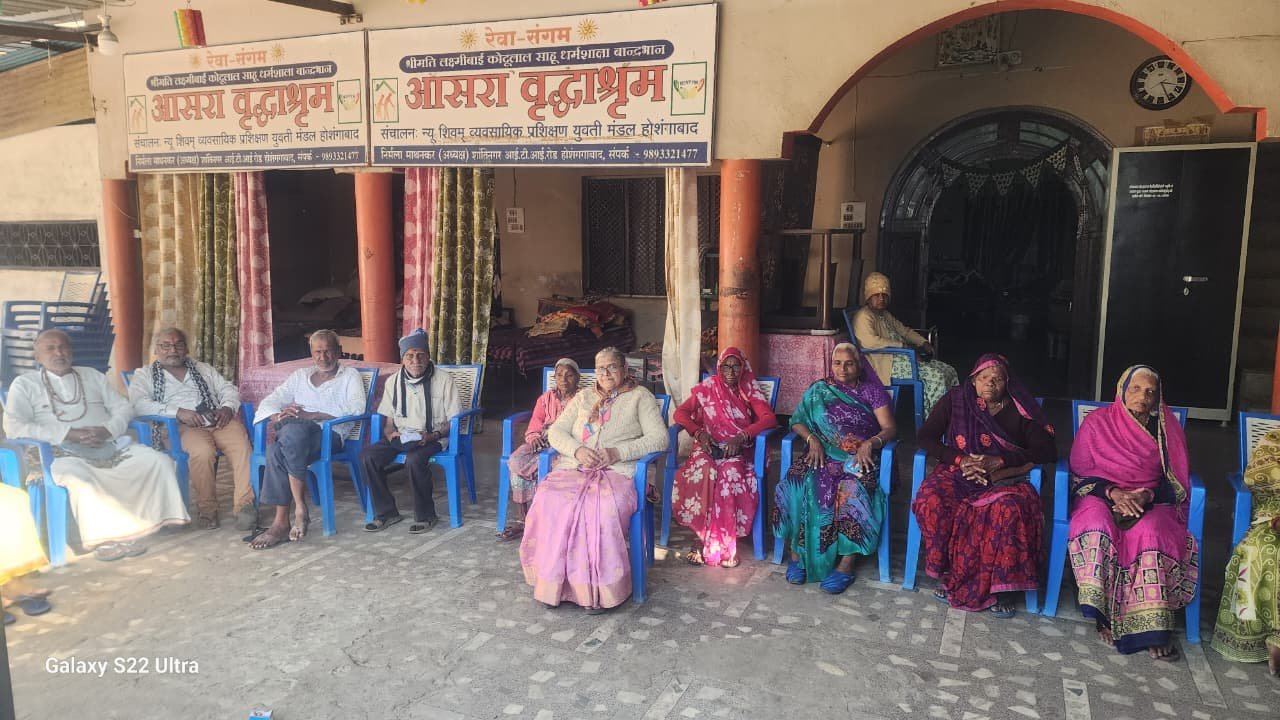 Woolen socks and caps distributed to the elderly at Aasra Old Age Home