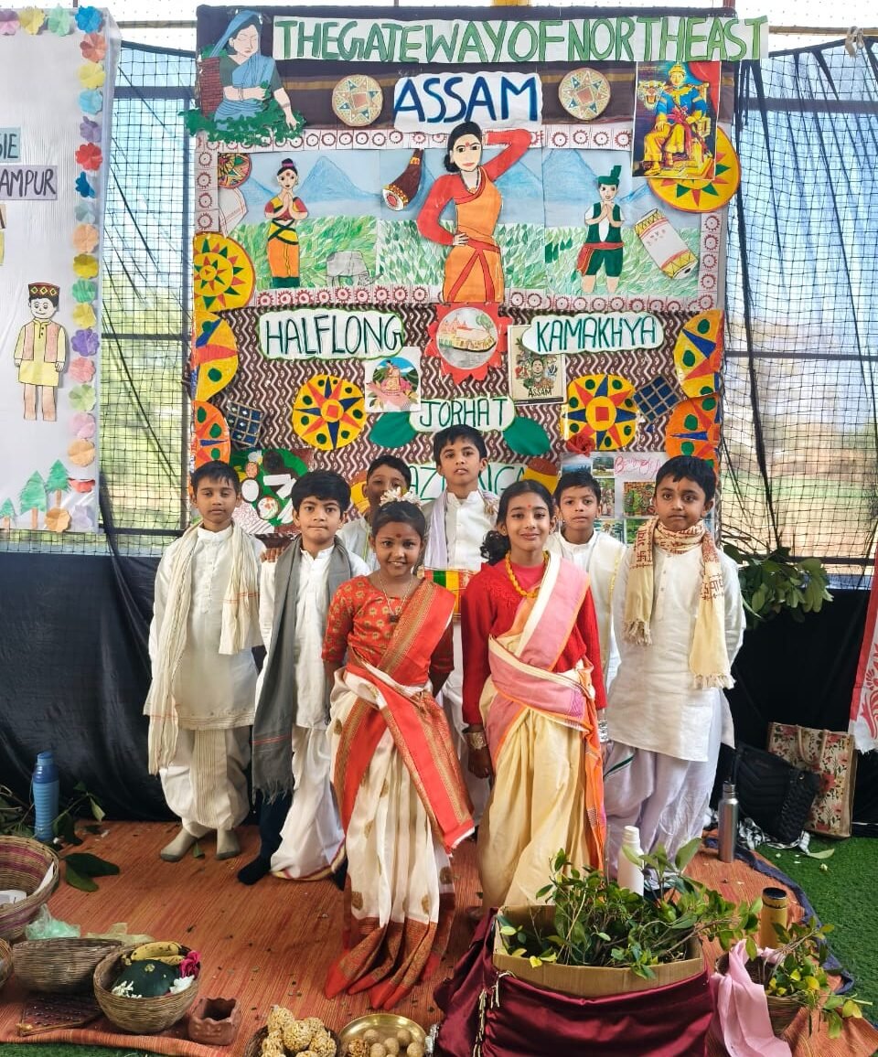 The entire India is contained in tiny steps, the amazing sight of 'Ek Bharat-Shrestha Bharat' was seen in Vardhman School.