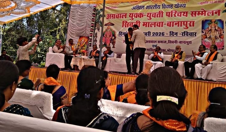 78 introduced themselves at the Agrawal Samaj youth-girl conference.