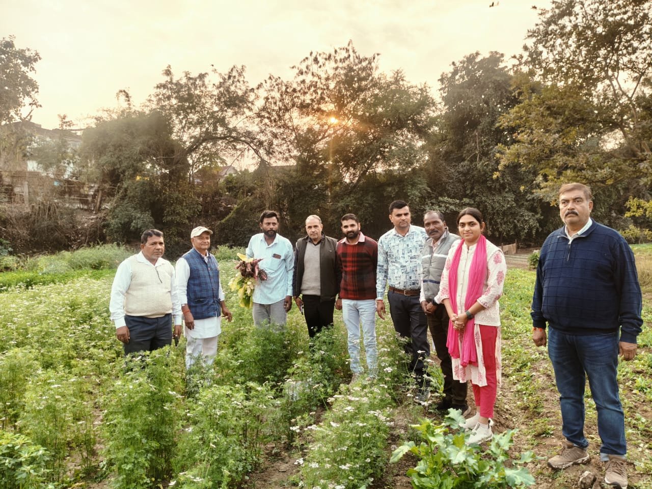 Krishi Rath visits Kohda and Semrikhurd, scientists give farmers tips on advanced farming