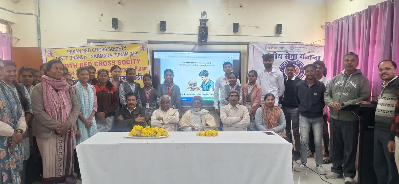 During Vivekananda Jayanti Service Week, youth learned the importance of child protection and honored the elderly.