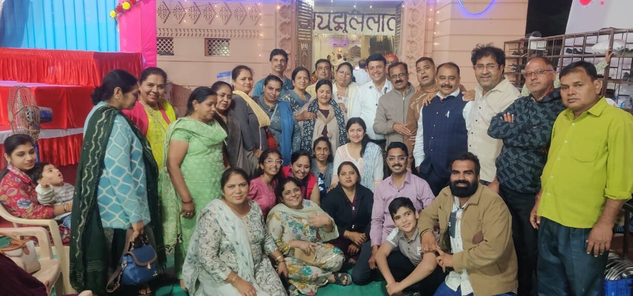 Devotees from Itarsi decorated Bahrana Sahib in Bharuch and received the blessings of Thakur Sai Manishlal.