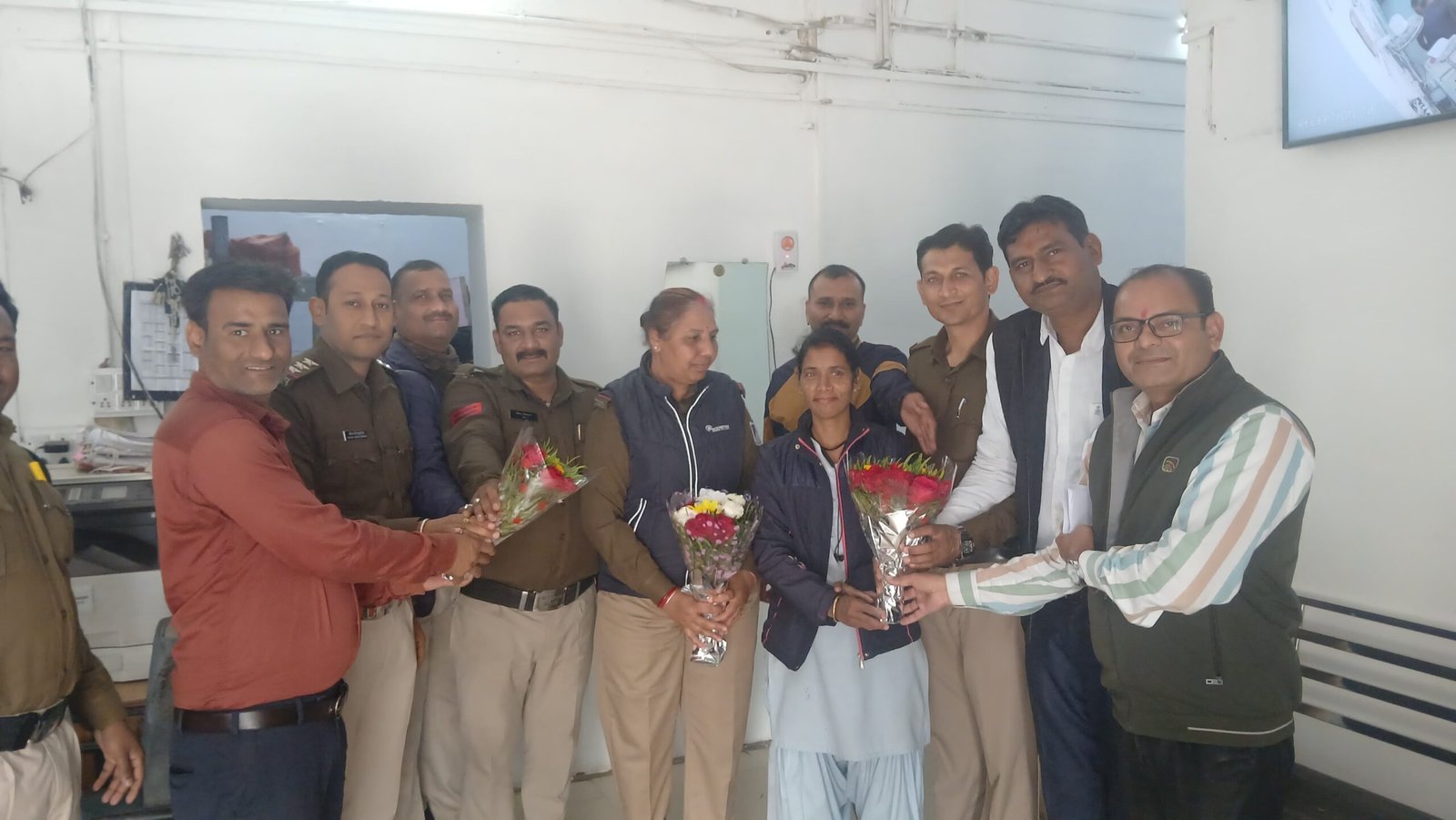 The respect of the police increased, the MLA representative welcomed the city police station in-charge and staff.
