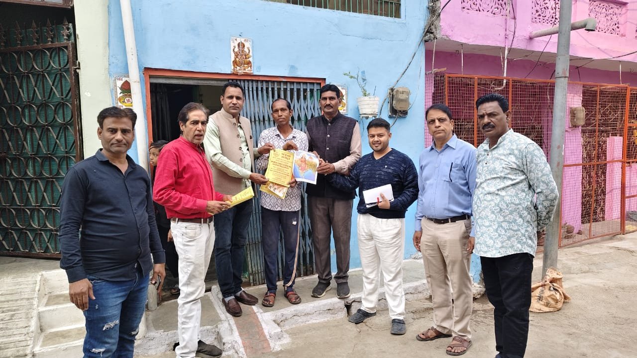 Door-to-door campaigning in Ward 23 in preparation for the Hindu conference, and distribution of Bharat Mata calendars.