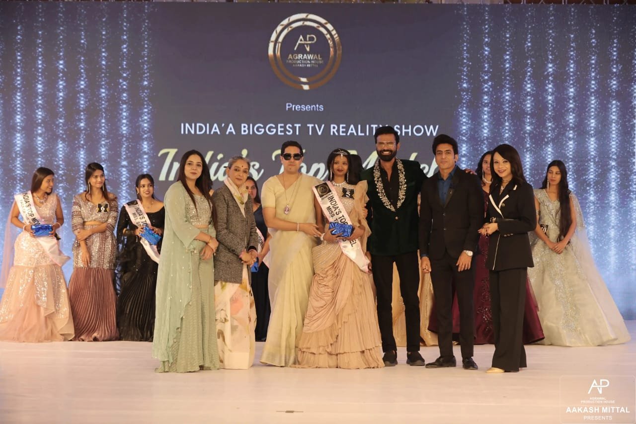 Ishika Agarwal shines at the national level, wins Miss Talented title in Jaipur