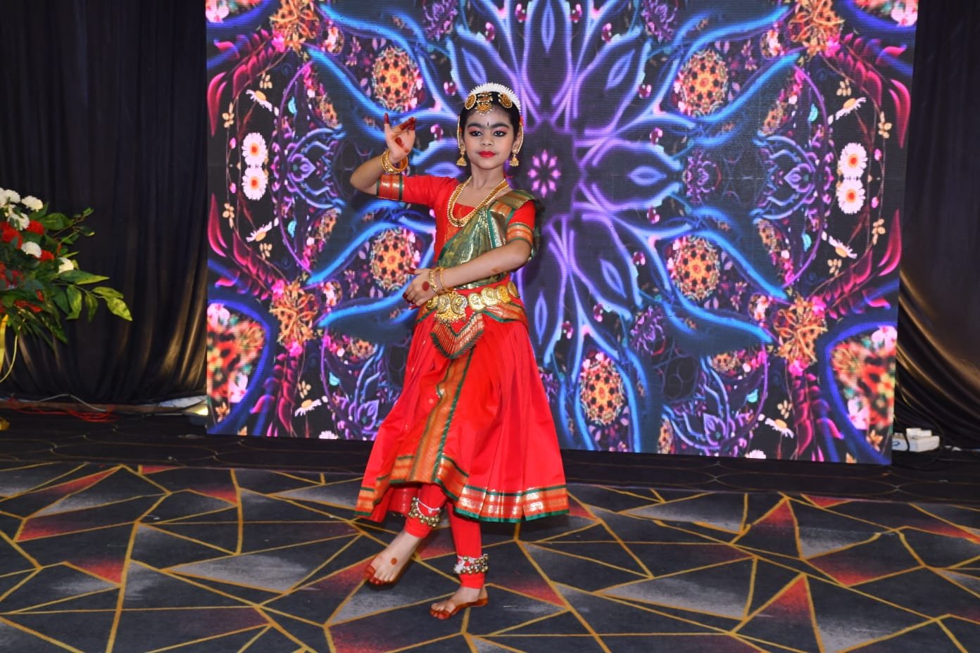 The women of Itarsi are immersed in the retro hues, 'Latasha Eve' is a gleam of golden memories.