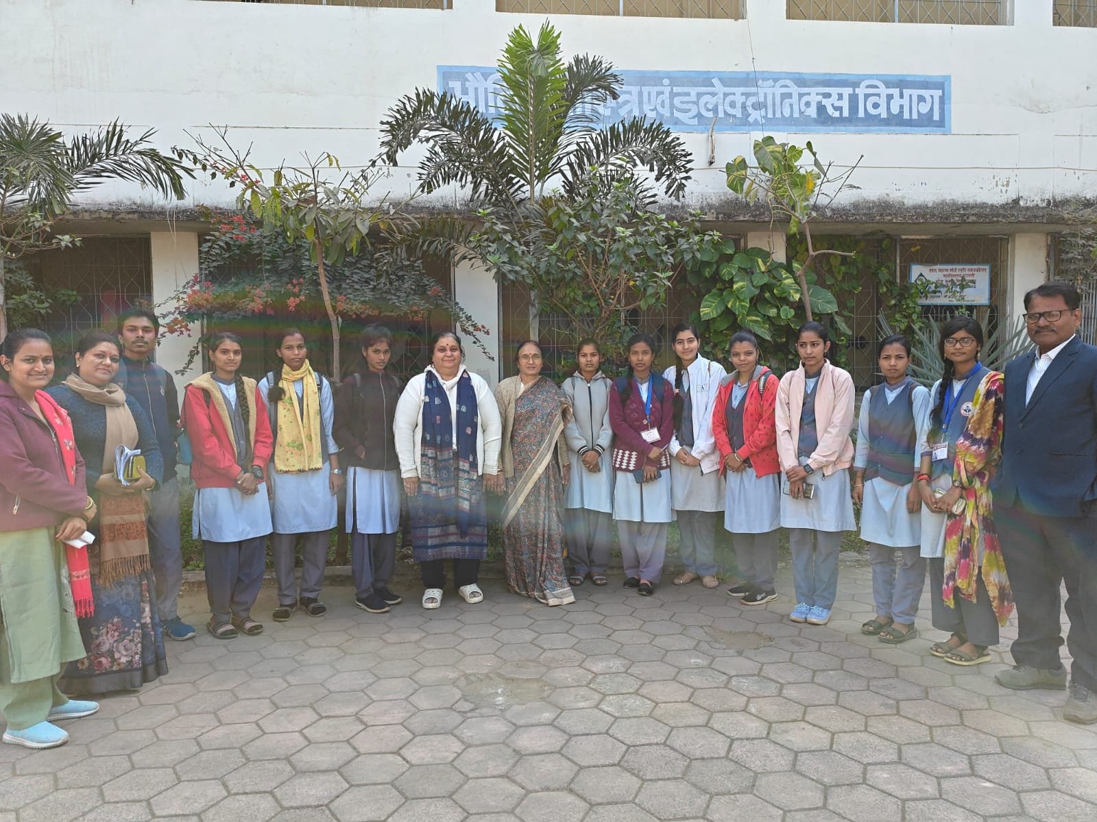 Under the service week at MGM, the youth paid tribute to Swamiji through essays and speeches.