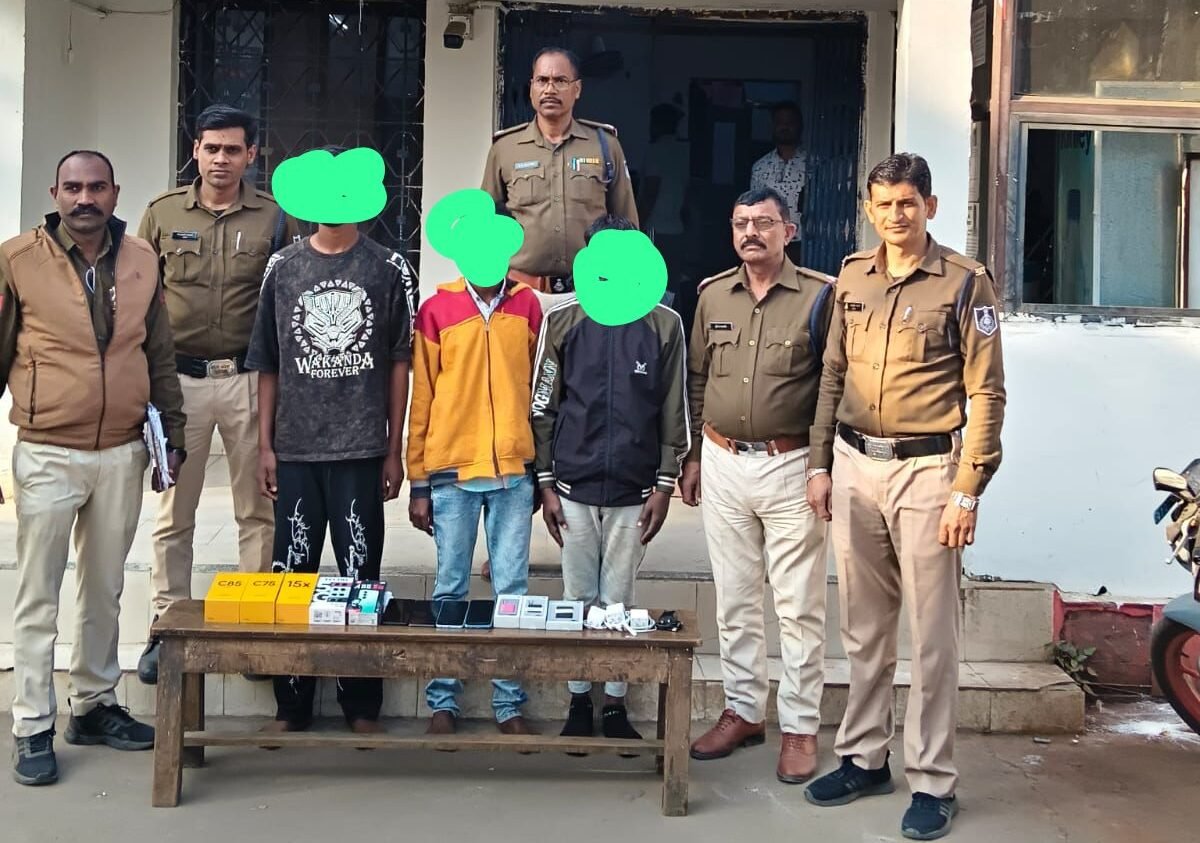 Three minors arrested for stealing mobile phones worth Rs 3.15 lakh