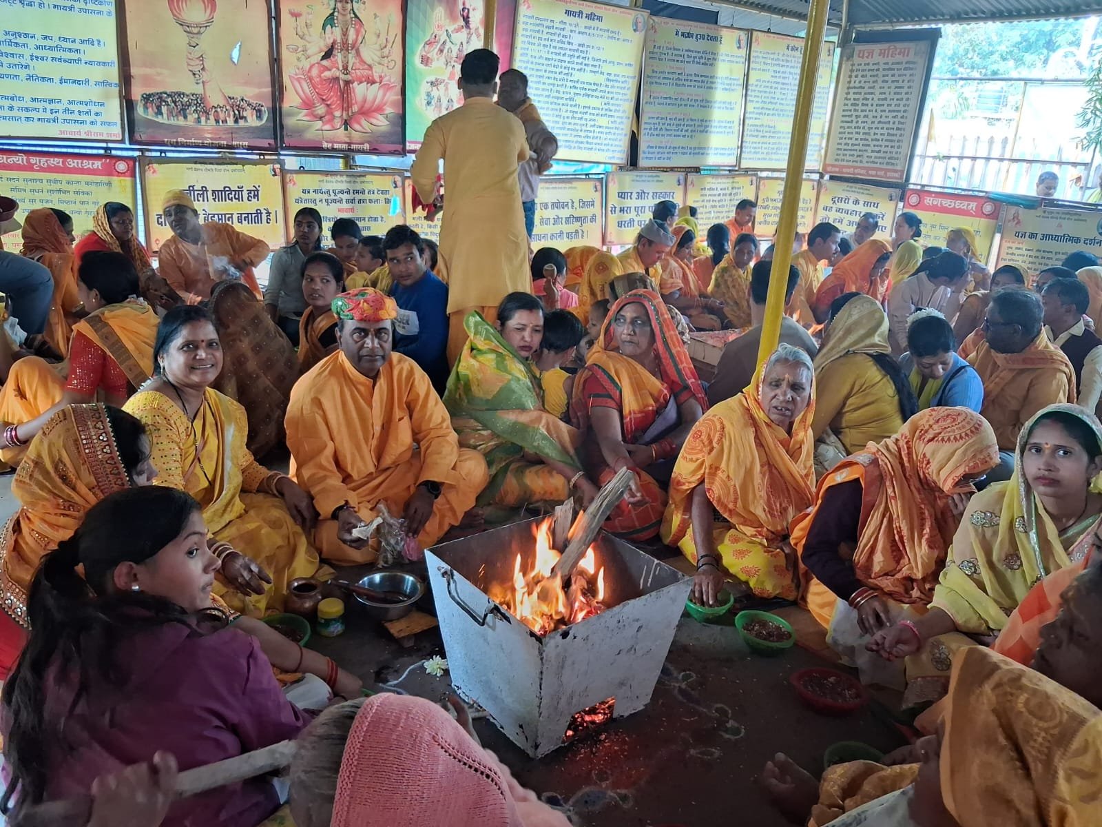 Panchakundi Yagna at Bajrang-Gayatri Temple, Neward; Railway employee Mahesh Lingayat honoured