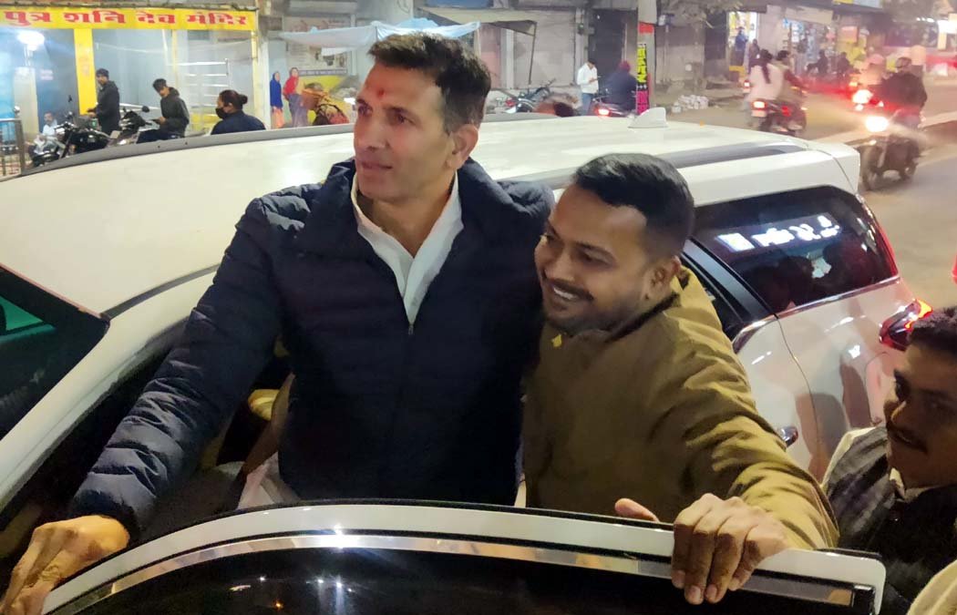 Congress workers welcomed PCC President Jitu Patwari in Old Itarsi.