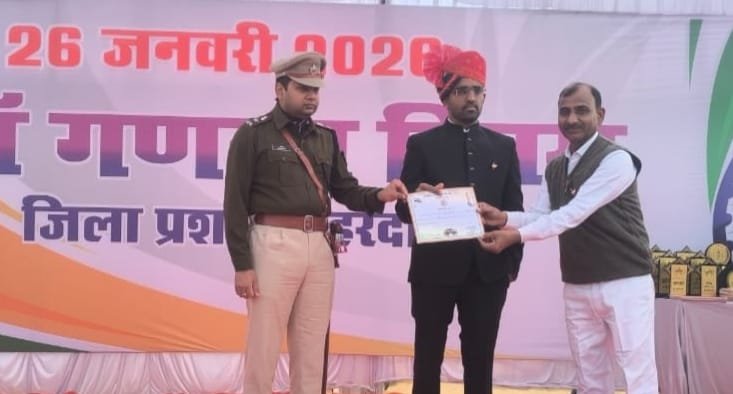 Collector presented a certificate to SDM Mahendra Ogale for better maintenance of canals.