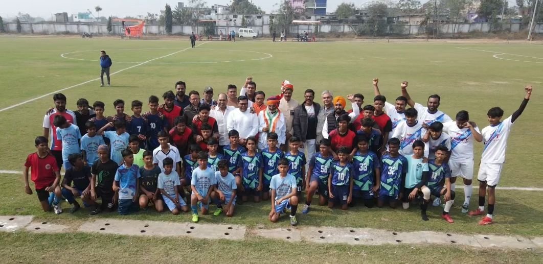 The All India Football Narmadapuram Gold Cup kicked off with a grand opening; Gurukul and DFA Betul won the inaugural matches.