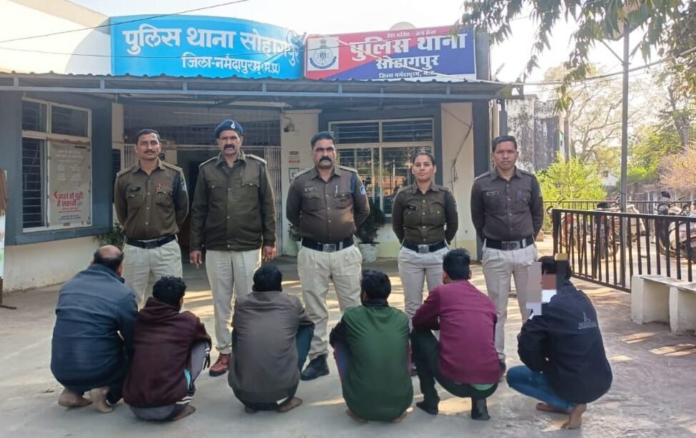 Narmadapuram police conduct major strike, arrest 122 absconding warrants during combing patrol