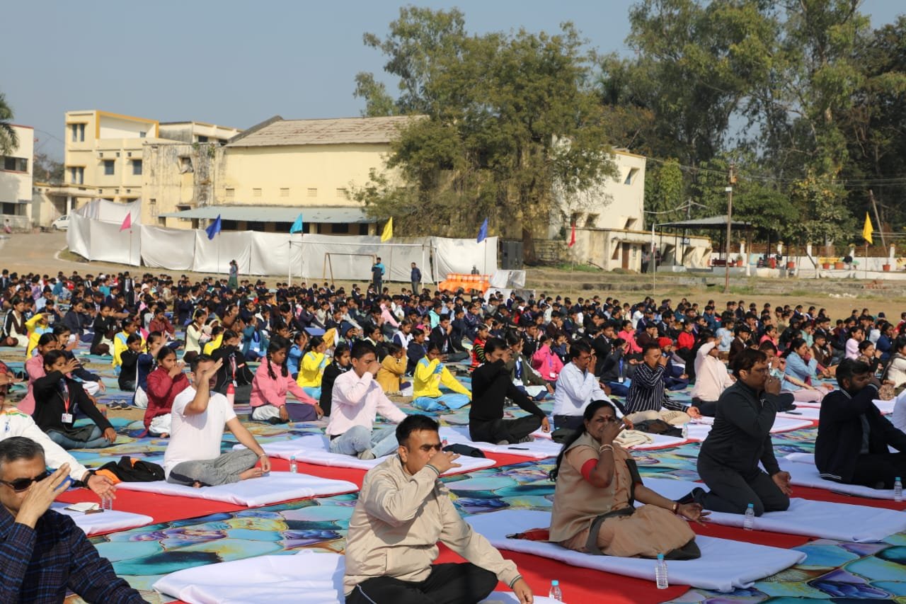 3000 students performed Surya Namaskar together in Narmadapuram