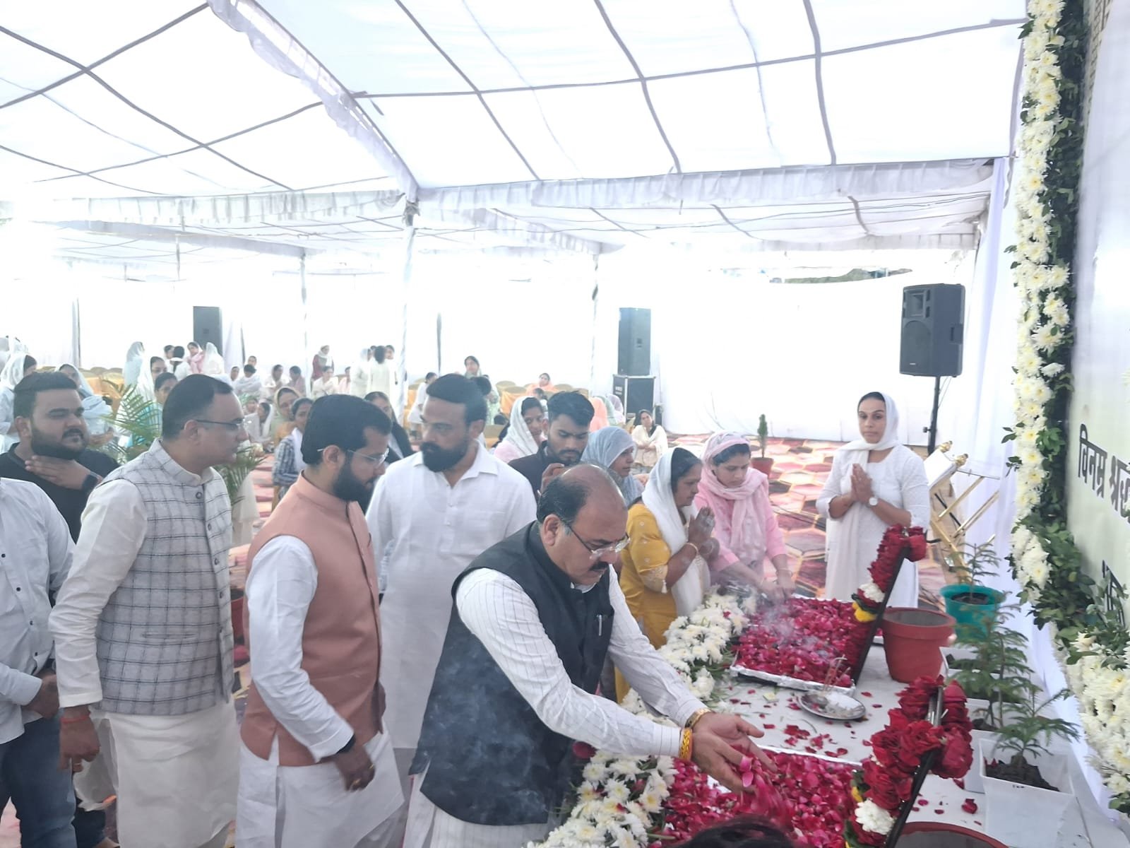 Bhau Dharmdas Mihani will always live in our memories, the city bids him a tearful farewell.
